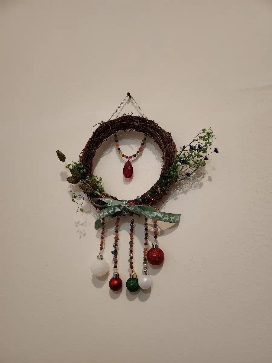 couronne de Noël en fleurs séchées avec prisme et perles en cristal de verre et pierre d'Aventurine verte